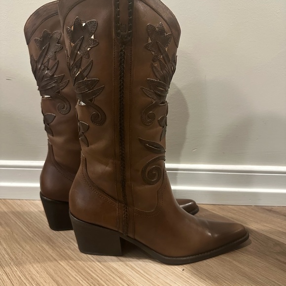 Brown Leather Western Boots - Picture 3 of 7
